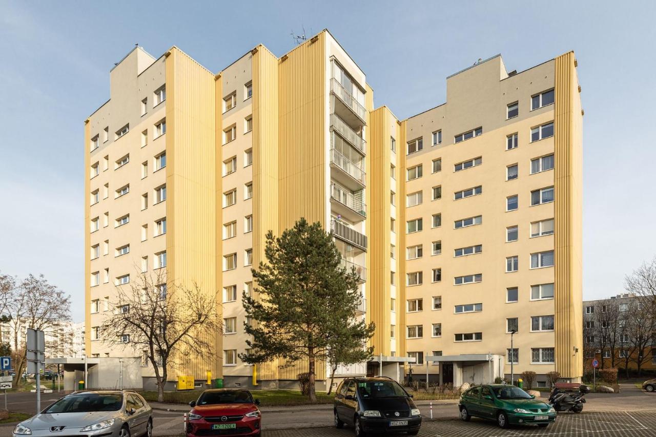 Room, Pirenejska 20 Cozy Rooms Warsaw Exterior photo